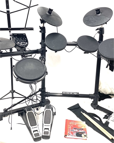 Electronic Alesis DM6 Drum Set