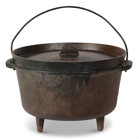 10in Antique Cast Iron Footed Dutch Oven