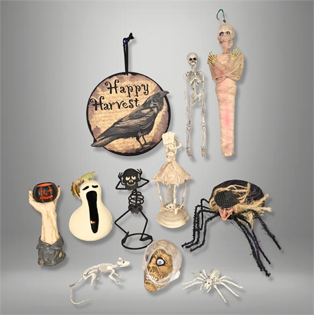 🎃 Halloween Décor Lot – Light-up Gourd Ghost, Skeletons, Mummy & Cr