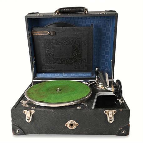 1920s Carryola Master Portable Gramophone – Fully Functional, Records & Needles