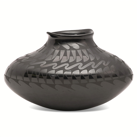 Socorro Reyes Mata Ortiz Blackware Jar – Geometric Feather Design