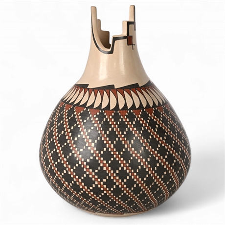 Jose Mora Mata Ortiz Olla – Fine Line Geometric Pottery