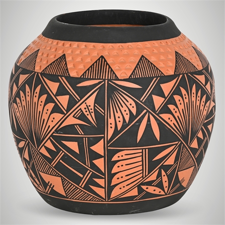 Acoma Pueblo Pottery Vase Signed G/G Black on Red