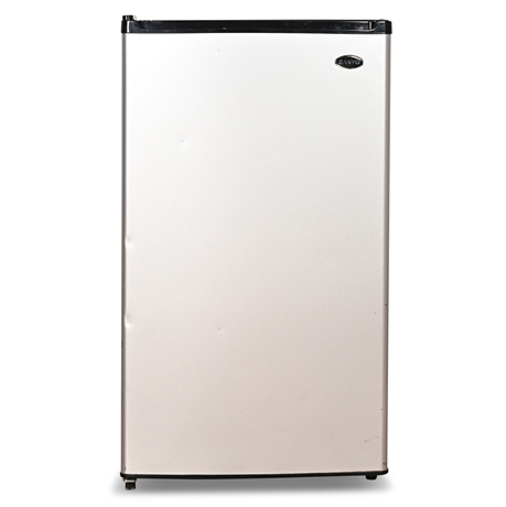 Sanyo SR-3720M 3.7 cu ft Counter-High Mini Fridge/Freezer