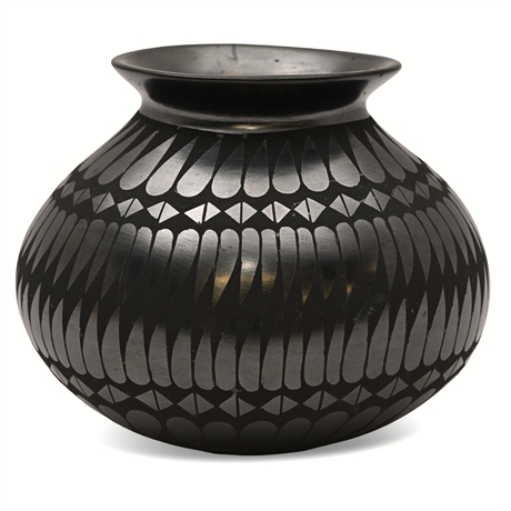 Silvia Lopez Mata Ortiz Blackware Pot — Signed, 5.5" Diameter
