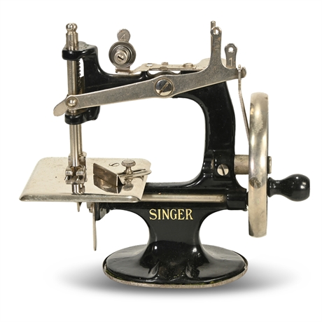 Antique Singer 20 Toy Hand Crank Sewing Machine