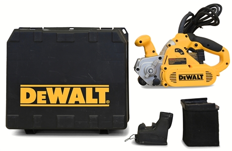 DeWalt® 3" X 21" VS Belt Sander